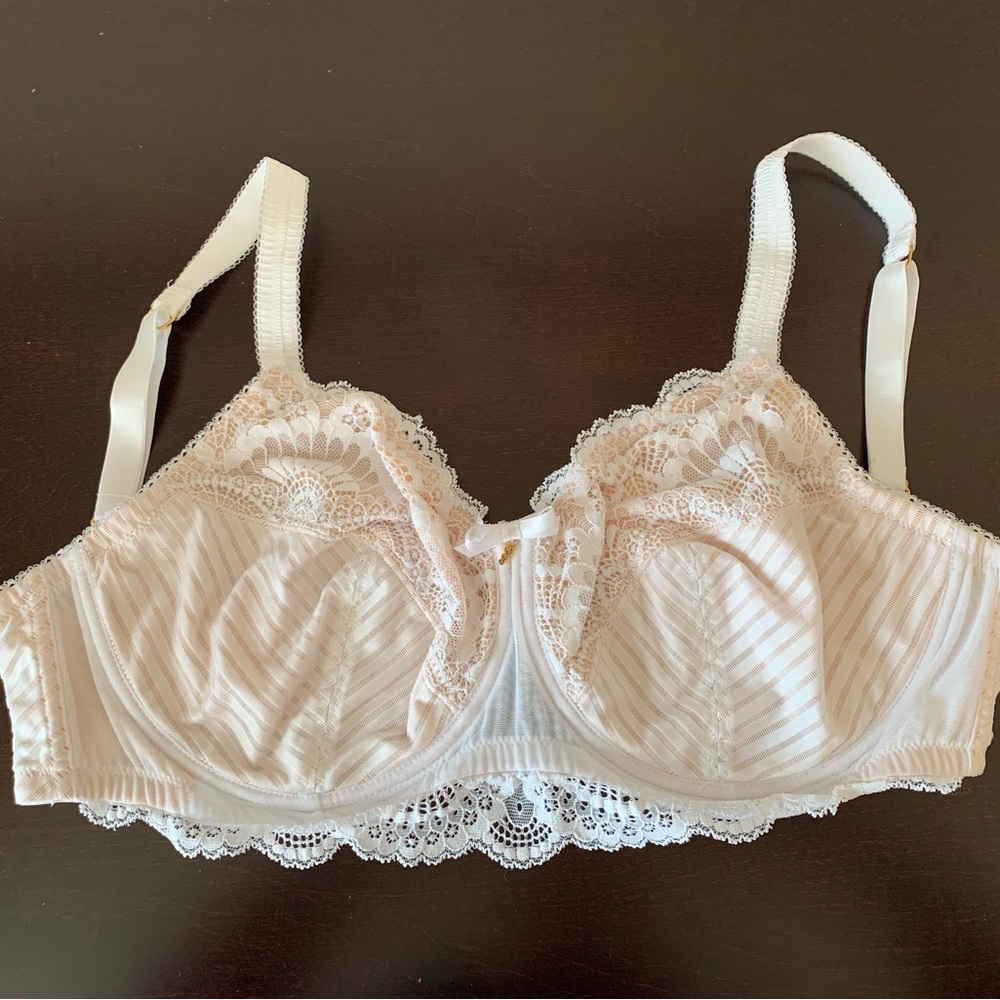 Amoena “Karolina" Bra Wire Lace Pocketed Post Mastectomy White 36D
